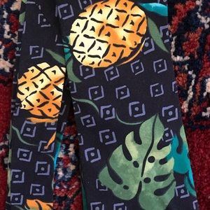 Hilo Hattie Pineapple Palm Tie Hawaiian
